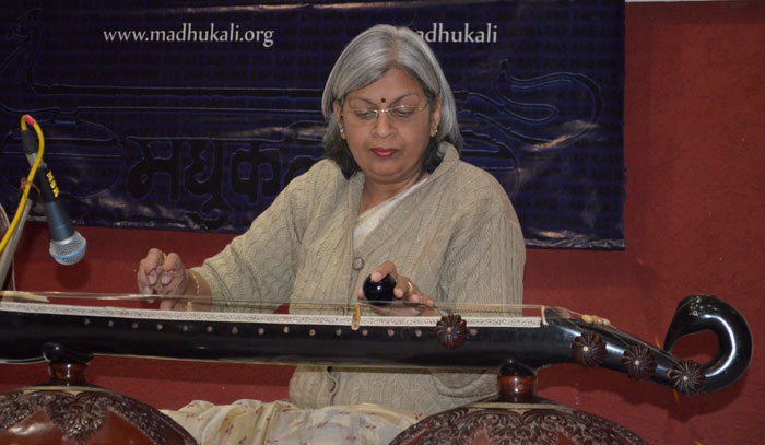 Dr. Ragini Trivedi presenting on Vichitra Veena on Day 3 of Madhukali's Durlabh Raga Prasang Presentation